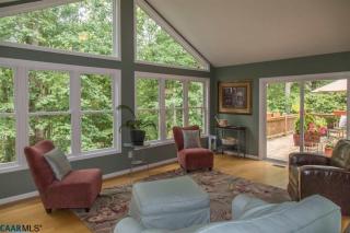 50 Oak Grove Rd, Bybee, VA 22963-2534
