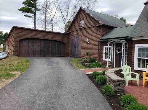 208 Manchester St, Nashua, NH 03064-1135