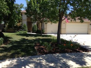 3071 Carson Ave, Clovis, CA 93611-3952
