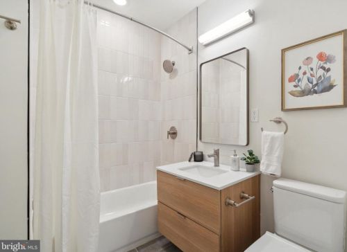 225 12th St, Philadelphia, PA 19107-5503