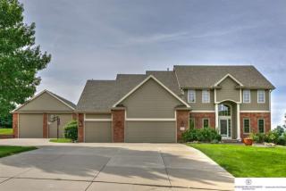16607 Crestfield Dr, Omaha, NE 68136-4037