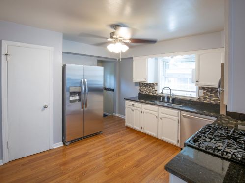 134 Sunnyside Ave, Elmhurst IL  60126-3212 exterior