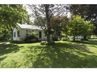 7 Crestview Dr, Kensington, NH 03833-2003
