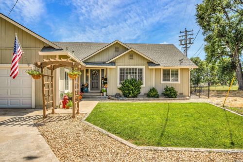18143 Sweetwood Ct, Middletown, CA 95467-8675