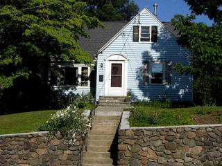 75 Summer St, Westerly, RI 02891-1962