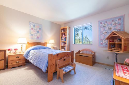14263 Wolfgang Rd, Truckee CA  96161-6912 exterior
