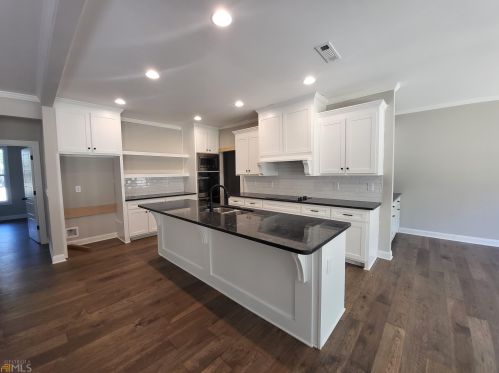 372 Summit View Dr, Jefferson, GA 30549-4023