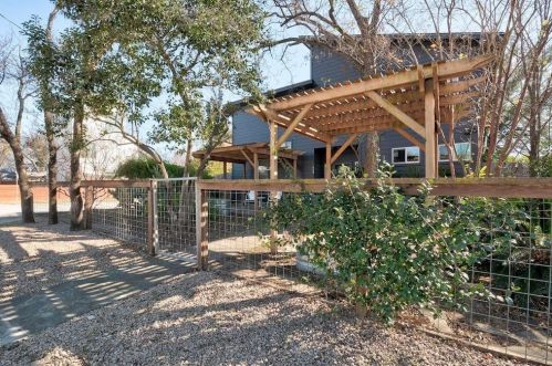 2009 14th St, Austin TX  78702-1301 exterior