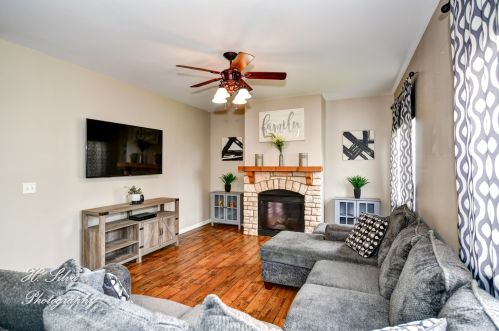 708 Bay Shore Dr, Pingree Grove IL  60140-9144 exterior