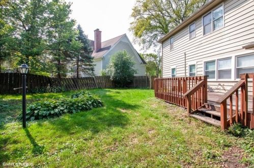 201 Walker Ave, Willowbrook IL 60514-1342 exterior