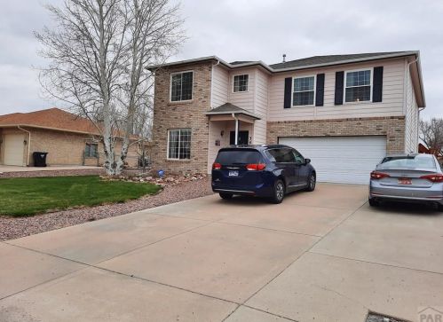 389 Palmer Lake Dr, Pueblo, CO 81007-2880