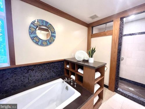 1118 Dl Dr, Silver Spring MD 20910-1601 exterior