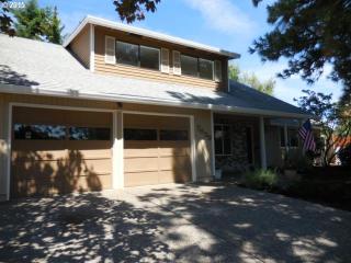7659 Aldrich Ct, Beaverton, OR 97007-5869