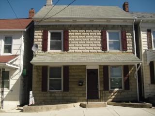 215 3rd St, Hanover, PA 17331-2326