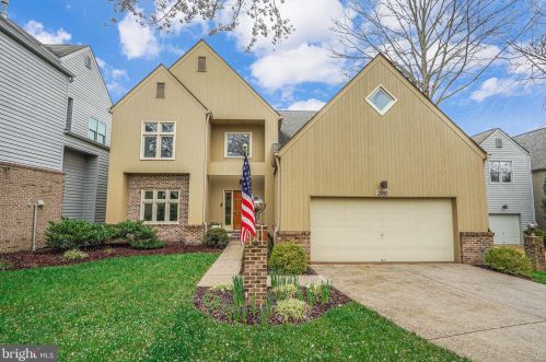 2010 Beacon Pl, Herndon, VA 20191-4843