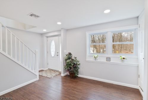 30 Lincoln Trl, Hopatcong NJ  07843-1548 exterior