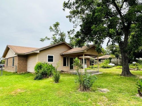 324 Hospital Dr, Flo, TX 75831-7547