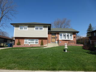 410 Lake Park Dr, Addison IL  60101-3772 exterior