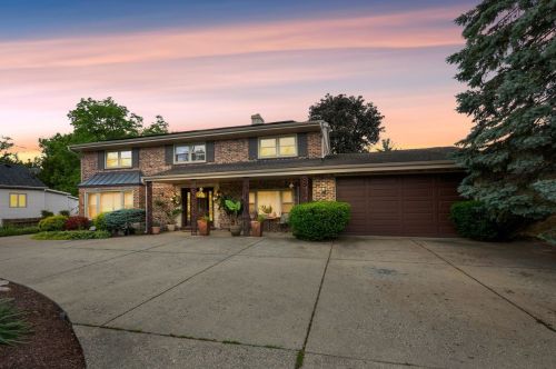 214 Elmhurst Rd, Wheeling, IL 60070-1503