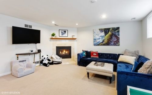 2054 Wolcott Ave, Chicago, IL 60614-3917