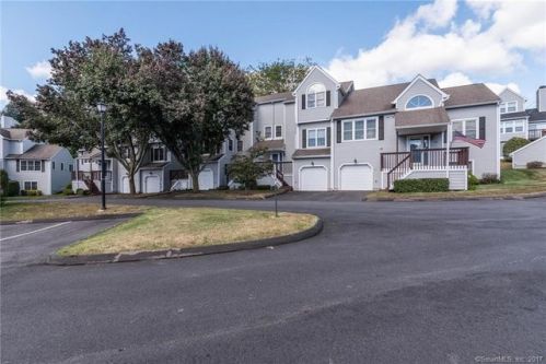 49 Katherine Ct, Huntington, CT 06484-4335