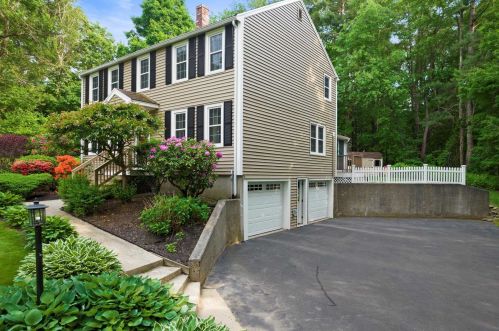 15 Dumbarton Oaks, Stratham, NH 03885-2149