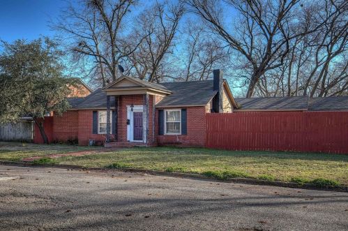 104 Milligan St, Sulphur Springs, TX 75482-2235