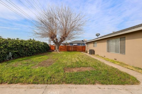 1220 Minaret Ave, Turlock CA  95380-5528 exterior