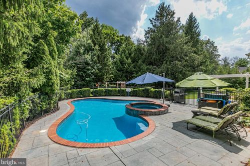 54 Ettl Cir, Princeton NJ  08540-2327 exterior