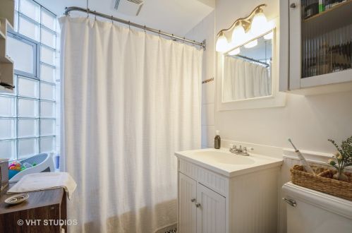 2340 Cullom Ave, Chicago IL  60618-1640 exterior