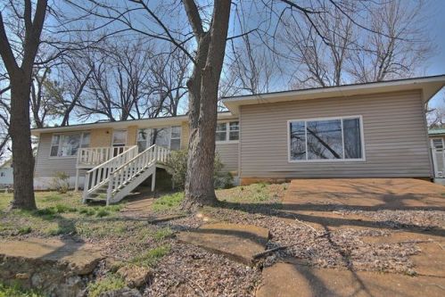 275 4th St, Mammoth Spring, AR 72554-7429