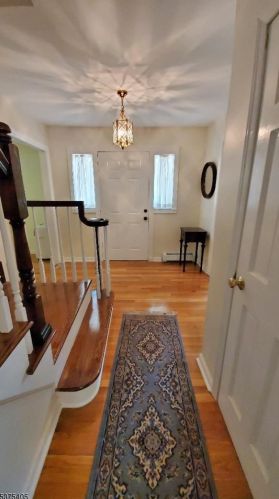77 Elba Ave, Hopatcong, NJ 07843-1848