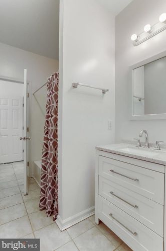 6803 Braddock Rd, Springfield VA  22151-3016 exterior