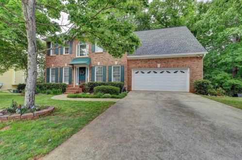 2215 Laurel Lake Dr, Suwanee, GA 30024-4320