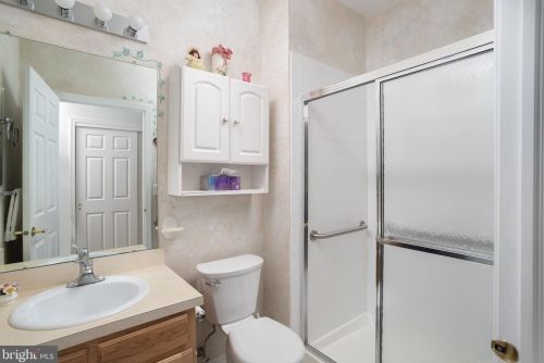 173 Meadowlark Dr, Trenton NJ  08690-3545 exterior