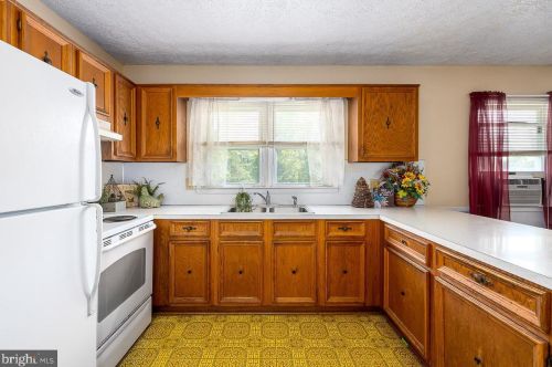 11688 Back Rd, Toms Brook, VA 22660-2402