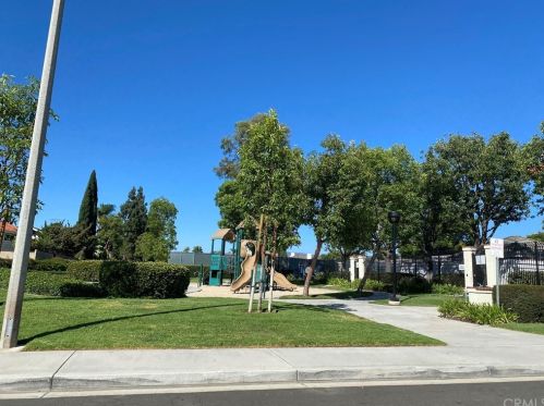 8 Henry, Irvine CA  92620-3256 exterior
