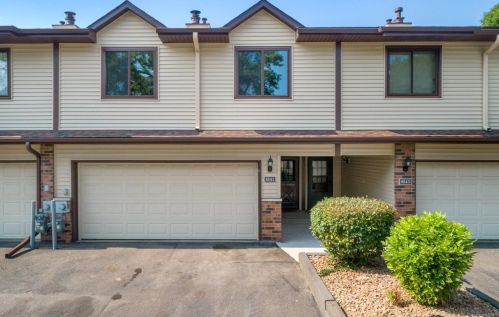 8541 Maplebrook Pkwy, Minneapolis, MN 55445-1927