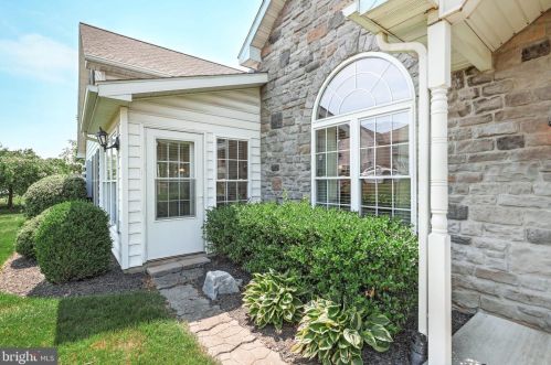 2168 Knobhill Rd, York, PA 17403-6000