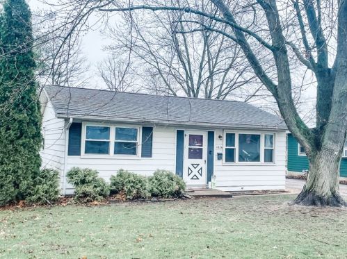 1038 Cross St, Sycamore, IL 60178-2406