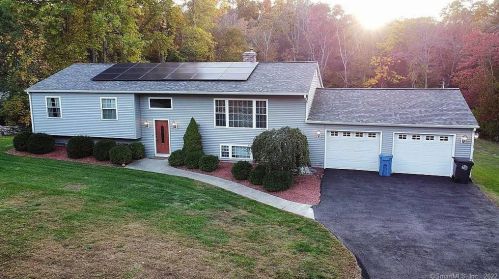 20 Coachman Pike, Gales Ferry, CT 06339-1304