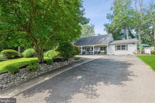 7 Bywood Ln, Trenton, NJ 08628-1502