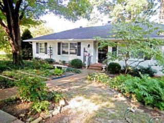 301 Pinewood St, Memphis, TN 38117-1905