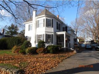 82 High St, Kensington, NH 03833-2920