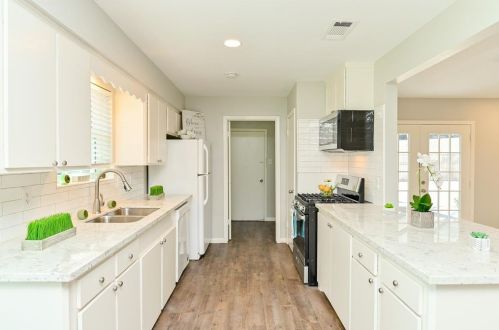 2125 Linwood Oaks St, Pearland, TX 77581-3509