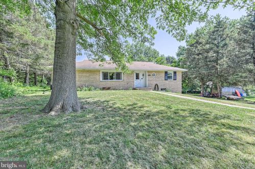 2879 Fiesta Dr, York, PA 17403-9741