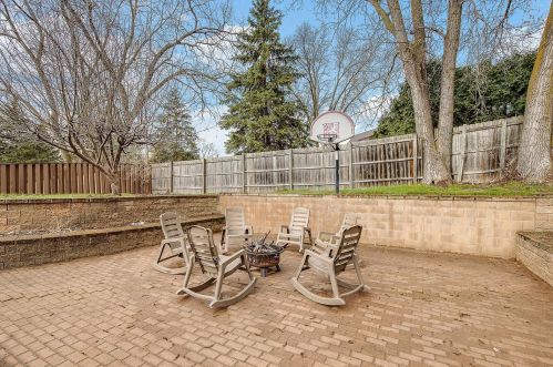 3925 Highland Dr, Saint Paul MN  55126-7015 exterior