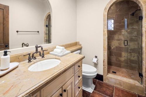 47 Echo Gln, Irvine CA  92603-0421 exterior