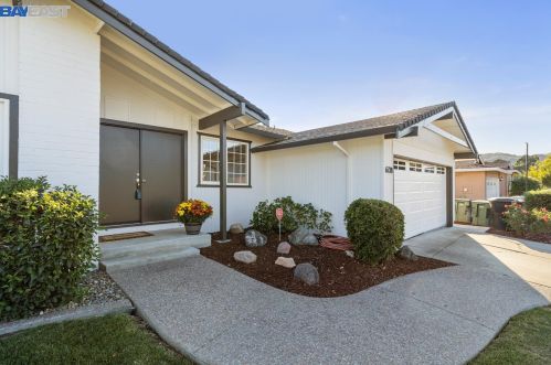 6738 Rancho Ct, Pleasanton, CA 94588-4452