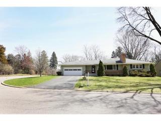 1884 Alameda St, Saint Paul, MN 55113-6532